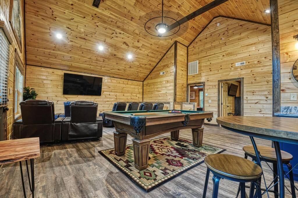Adventure Retreat/Cabin/Pool+Hot Tub/Game Room+Theater Sevierville Exterior photo