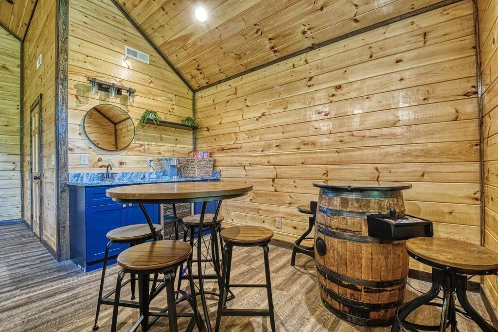 Adventure Retreat/Cabin/Pool+Hot Tub/Game Room+Theater Sevierville Exterior photo