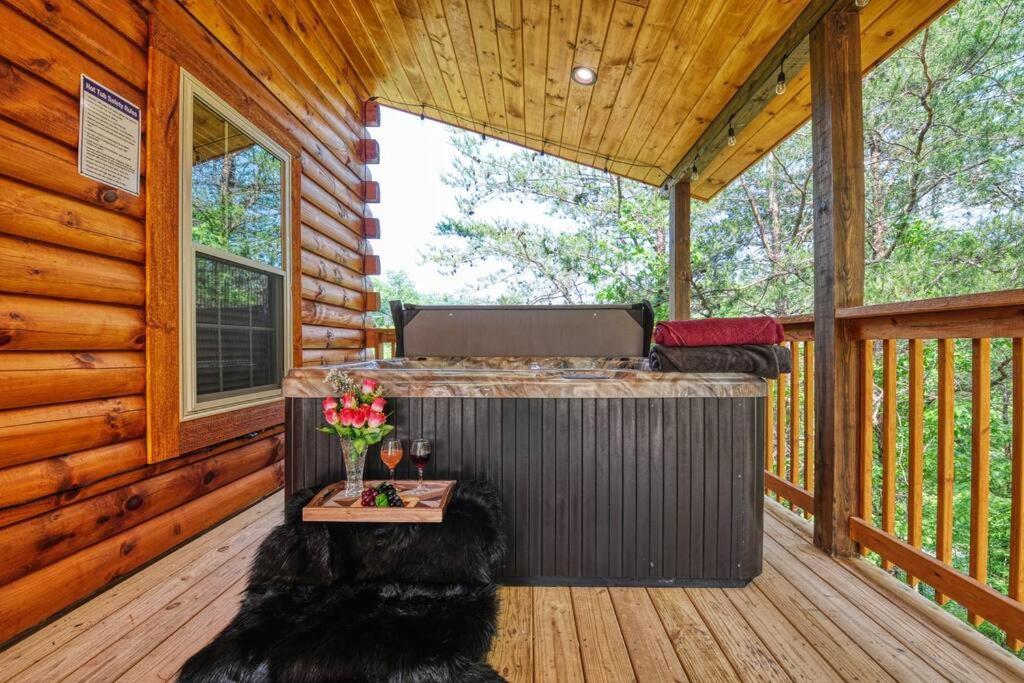 Adventure Retreat/Cabin/Pool+Hot Tub/Game Room+Theater Sevierville Exterior photo